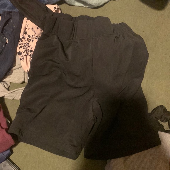 Forever 21 shorts all black - Picture 1 of 2